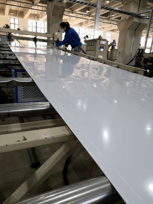 春節(jié)假期,他們依然奮戰(zhàn)在生產(chǎn)一線